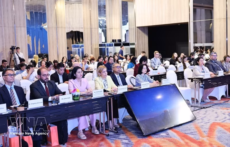 Los delegados del seminario. (Foto: VNA)
