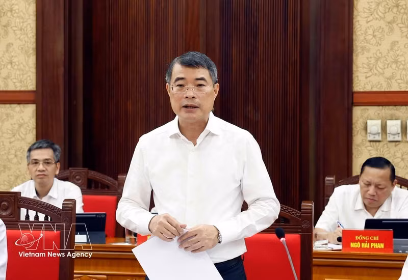Le Minh Hung, miembro del Buró Político, primer ministro y jefe del Comité Directivo Central para el desarrollo de la ciencia, la tecnología, la innovación y la transformación digital. (Foto: VNA)