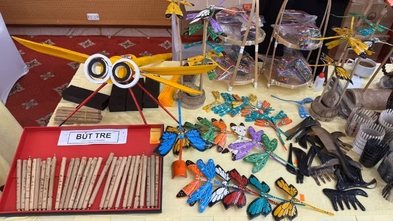 Exposición de artesanías tradicionales.