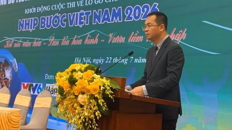 El director del Departamento de Cultura, Deportes y Turismo de la provincia de Dien Bien, Tran Hai Ha, interviene en la rueda de prensa.