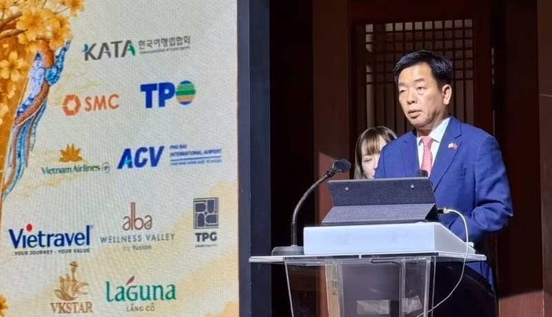 El embajador vietnamita en Seúl, Vu Ho, habla en el evento.
