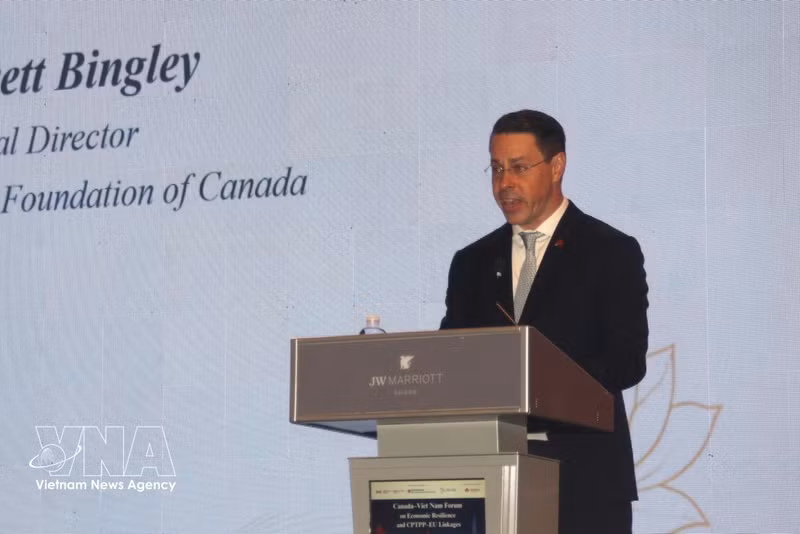 Barrett Bingley, representante de la Fundación Asia-Pacífico de Canadá, en el evento. (Foto: VNA)