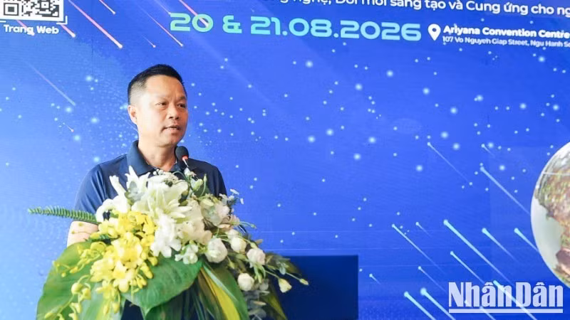 Nguyen Duc Quynh, fundador y presidente de Horecfex Vietnam, habla en la rueda de prensa.