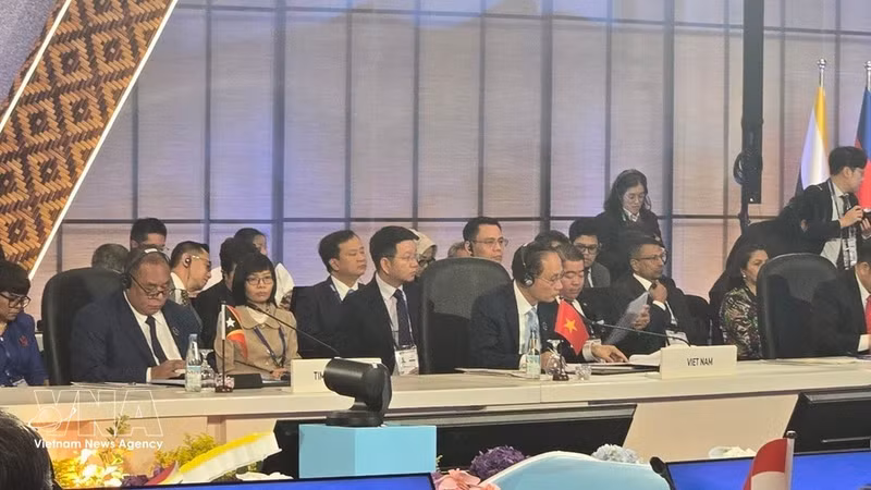 El ministro de Relaciones Exteriores de Vietnam, Le Hoai Trung, en la reunión. (Foto: VNA)