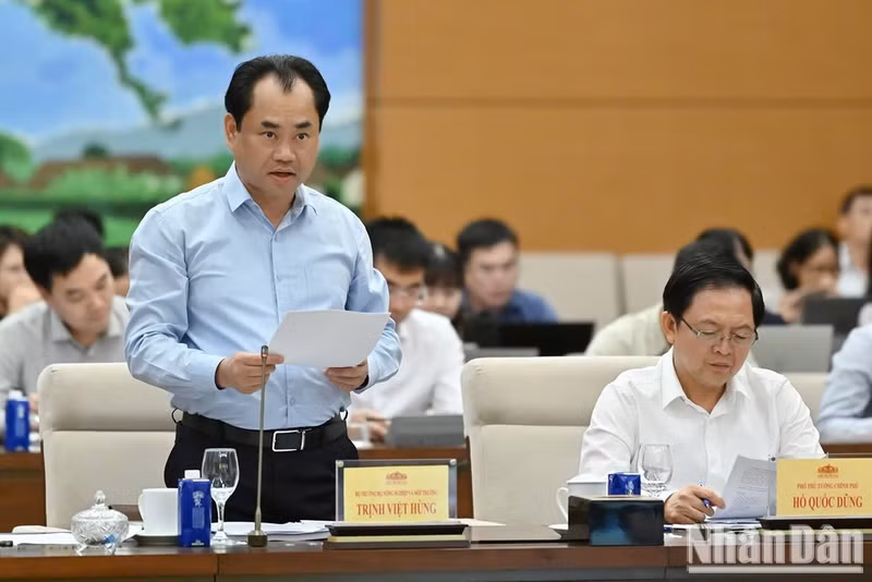 El ministro de Agricultura y Medio Ambiente, Trinh Viet Hung, habla en la reunión. (Foto: Nhan Dan)