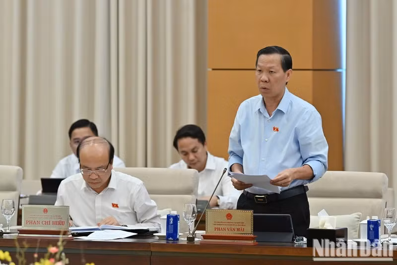 El jefe de la Comisión de Economía y Finanzas de la Asamblea Nacional, Phan Van Mai, en su intervención. (Foto: Nhan Dan)