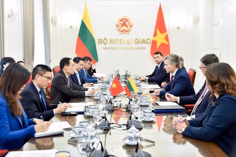 Vista de la reunión. (Foto: Ministerio de Relaciones Exteriores de Vietnam)