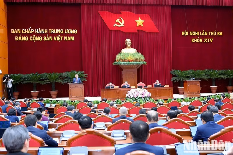 En el III Pleno del Comité Central del Partido Comunista de Vietnam.