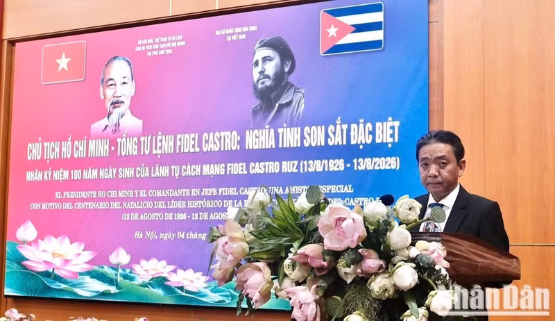 El viceministro de Cultura, Deportes y Turismo Hoang Dao Cuong pronuncia el discurso inaugural.
