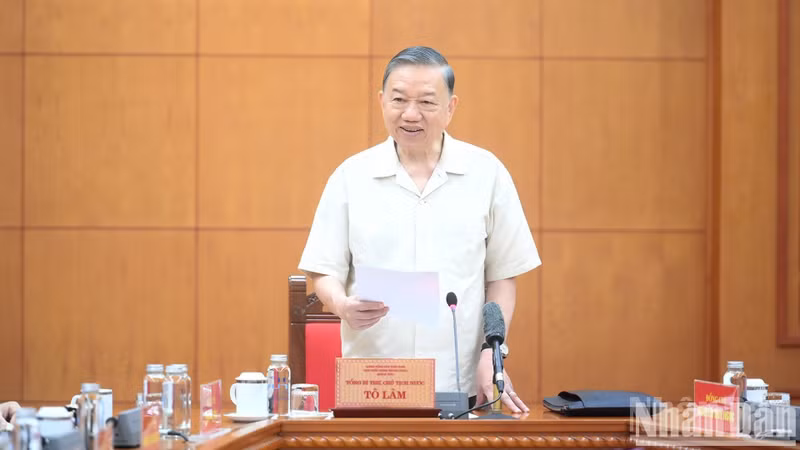 El secretario general del Partido Comunista y presidente de Vietnam, To Lam, habla en la cita. (Foto: Nhan Dan)