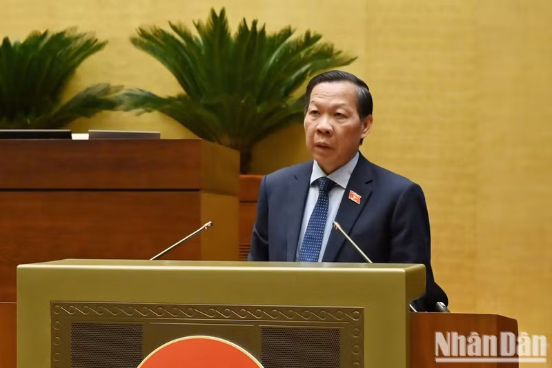 El jefe de la Comisión de Economía y Finanzas de la Asamblea Nacional, Phan Van Mai.