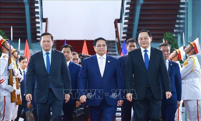 El primer ministro vietnamita, Pham Minh Chinh, y sus homólogos de Camboya, Hun Manet, y de Laos, Sonexay Siphandone, (Foto: VNA)