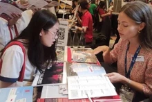 Presentan programas de estudio en Estados Unidos a estudiantes vietnamitas. (Foto: VNA)