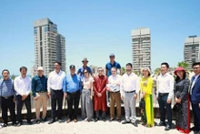 Representantes del Consejo Municipal de Asdod y funcionarios de la misión diplomática de Vietnam en la ceremonia. (Foto: VNA)