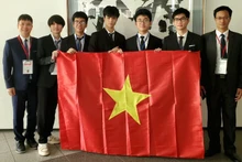 Estudiantes vietnamitas ganadores del concurso.