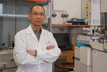 El doctor Duong Van Minh, experto ambiental y profesor de la Universidad de Química y Tecnología de Praga. (Foto: VNA)
