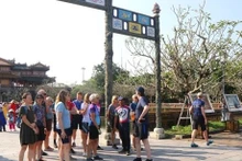 Los turistas foráneos visitan la ciudad imperial de Hue. (Foto: VNA)