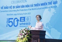 La directora general de la UNESCO, Audrey Azoulay, interviene en una ceremonia conmemorativa por el 50 aniversario de la Convención sobre la Protección del Patrimonio Mundial Cultural y Natural. (Fotografía: VNA)