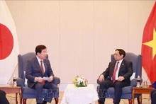El primer ministro de Vietnam, Pham Minh Chinh (Derecha) y Hiroshi Hiraguchi, presidente de la Comisión Especial de Ética Política y Ley Electoral de la Cámara de la Cámara de Representantes de la Dieta Nacional nipona. (Fuente: VNA)
