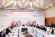 Delegados en la sesión “Hacia un mundo de paz, estabilidad y prosperidad” en el marco de la Cumbre ampliada del G7 en Japón (Fuente: VNA)