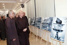 En la exposición. (Fotografía: VNA)