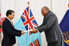El embajador vietnamita Nguyen Van Trung entregó sus cartas credenciales al presidente de Fiyi, Ratu Wiliame Maivalili Katonivere. (VNA)