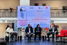 En la mesa redonda. (Foto: VNA)