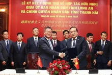 En la firrma de la Carta de Intención (CDI) entre Long An y Qinghai para establecer lazos de amistad entre ambas localidades. (Foto: VNA)