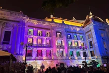 La Ópera de Hanói se llena de color con la iluminación de Garden Music. (Fotografía: kinhtedothi.vn)