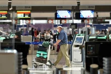 Pasajeros en el Aeropuerto Internacional Suvarnabhumi de Bangkok, Tailandia. (Foto: VNA)