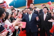 El primer ministro de Vietnam, Pham Minh Chinh, llega a Kunming para iniciar su visita de trabajo en China. (Foto: VNA)