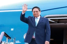 El primer ministro vietnamita, Pham Minh Chinh, llega a la ciudad de Kunming, provincia china de Yunnan, para asistir a la octava Cumbre de la GMS. (Foto: VNA)