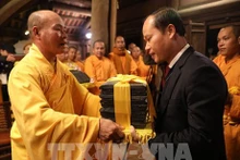El rito de procesión de la colección xilográfica Cu Tran Lac Dao Phu (Morar en el mundo con la alegría de practicar el Dharma) del rey-monje Tran Nhan Tong (Fotografía: VNA)
