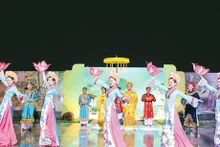 Un espectáculo del recorrido nocturno en la Ciudadela Imperial de Thang Long. (Fuente: nhandan.vn)