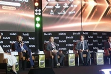 Expertos en el foro. (Foto: VNA)