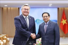 El primer ministro Pham Minh Chinh recibe al viceprimer ministro y canciller de Kazajstán, Mukhtar Tileuberdi, en su visita oficial a Vietnam del 17 al 18 de agosto de 2022. (Foto: VNA)