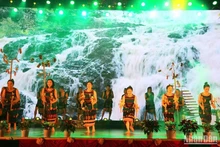 Presentan la cultura de Dak Nong en el evento. 