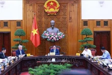 El primer ministro Pham Minh Chinh preside la rprimera reunión del Comité Directivo del Gobierno para revisar la implementación de la Resolución No.18-NQ/TW sobre la renovación y reestructuración del sistema político para que sea ágil, eficaz y eficiente. (Foto: VNA)