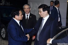 El jefe de Gobierno vietnamita recibe al miembro del Comité Permanente del Buró Político del Comité Central del Partido Comunista y presidente del Comité Nacional de la CCPPCh, Wang Huning.