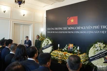 El embajador de Vietnam en Rusia, Dang Minh Khoi, habla en el acto.