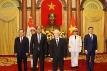 El secretario general del Partido Comunista y presidente de Vietnam, Nguyen Phu Trong, recibió Jaya Ratnam, embajador de Singapur en el país, quien le presentó sus cartas credenciales. (Foto: VNA)