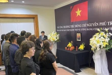 La Embajada de Vietnam en Indonesia organiza un acto de tributo para el secretario general del Partido Comunista (PCV), Nguyen Phu Trong. (Foto: VNA)