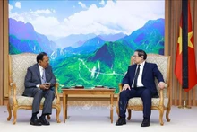 El primer ministro Pham Minh Chinh recibe en Hanói al asesor de Seguridad Nacional de la India, Ajit Doval, en ocasión de su visita a Vietnam para asistir a la ceremonia fúnebre del secretario general del Partido Comunista, Nguyen Phu Trong. (Foto: VNA)