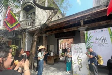 En la exposición.