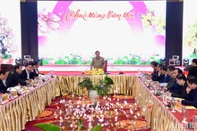 El primer ministro, Pham Minh Chinh, pronuncia un discurso para dirigir la reunión. 