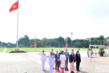 Presidenta del Senado belga rinde homenaje al Presidente Ho Chi Minh