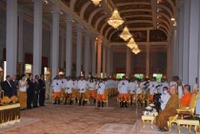 Los 125 legisladores recién elegidos para la Asamblea Nacional de la VII Legislatura de Camboya prestaron juramento en el Palacio Real de Phnom Penh. (Foto: VNA)