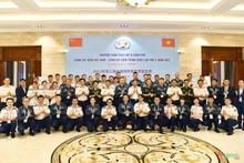 Delegados participantes en el encuentro de intercambio. (Foto: qdnd.vn)