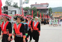 Colores culturales del mercado de Bao Lac en Cao Bang