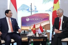 El primer ministro vietnamita, Pham Minh Chinh, se reunió con su homólogo singapurense, Lee Hsien Loong (Fuente: VNA)